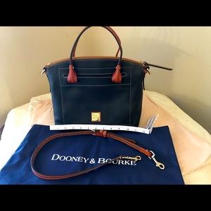 🖤🤎Dooney and Bourke Black Satchel🤎🖤